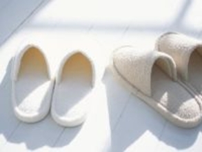 実は“5つの汚れ”で不衛生な「スリッパ」、実際どれくらい汚いの？ 洗い方や頻度は？