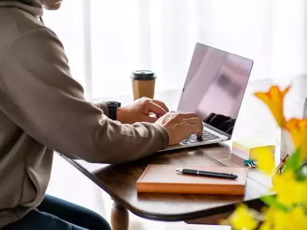 「月3万～5万円稼げた副業」ランキング。データ入力や飲食店スタッフよりも人気なのは？