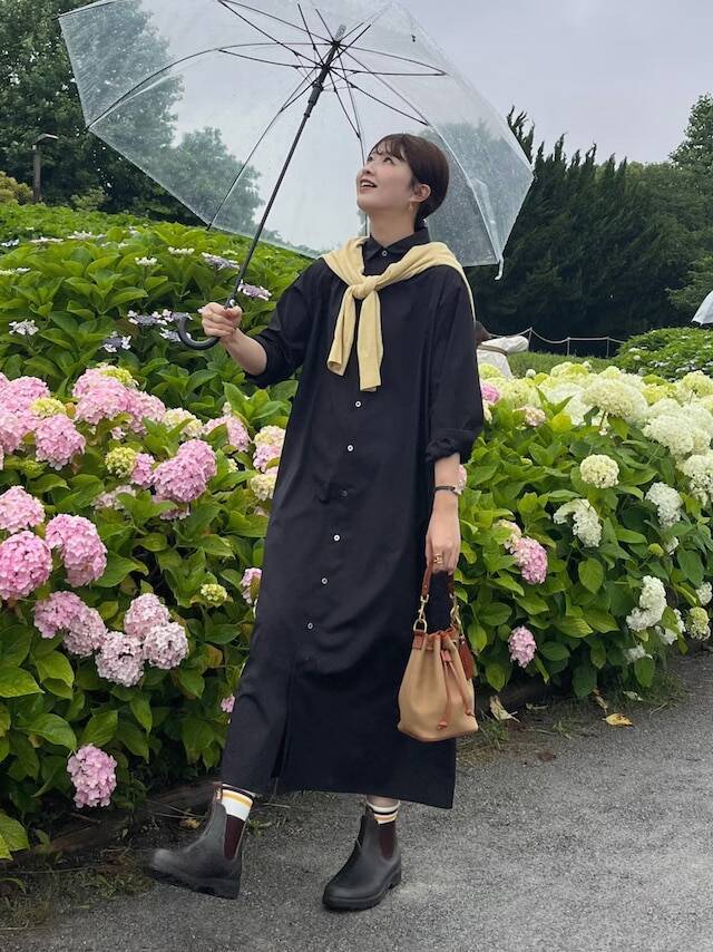 【やってはいけない6月のNGコーデ】雨染みや汗の臭いは大人の女をサゲる！梅雨時の「NGポイント」3つ