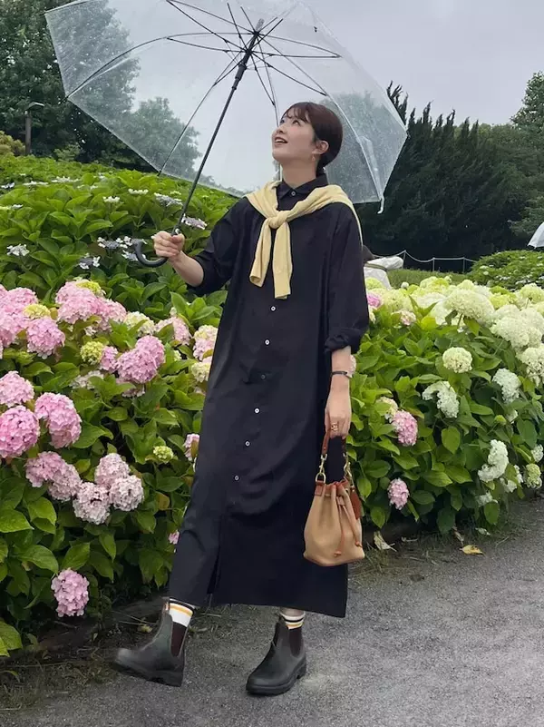 「【やってはいけない6月のNGコーデ】雨染みや汗の臭いは大人の女をサゲる！梅雨時の「NGポイント」3つ」の画像