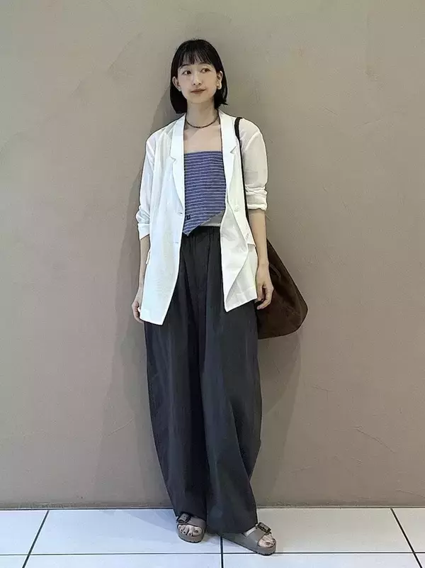 「【やってはいけない6月のNGコーデ】雨染みや汗の臭いは大人の女をサゲる！梅雨時の「NGポイント」3つ」の画像