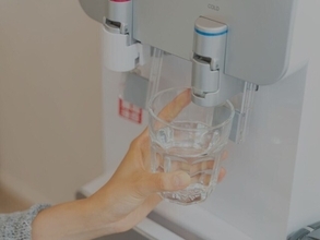 飲料水を「ウォーターサーバー」に変えて節約しようとしたら…かえって出費が増えた48歳男性の失敗談