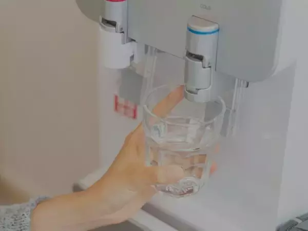 飲料水を「ウォーターサーバー」に変えて節約しようとしたら…かえって出費が増えた48歳男性の失敗談