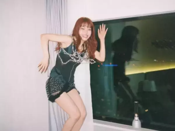 「なんだ、ただの天使か…」アイナ・ジ・エンド、美脚が際立つスタイル抜群ショットに反響「全表情いい」