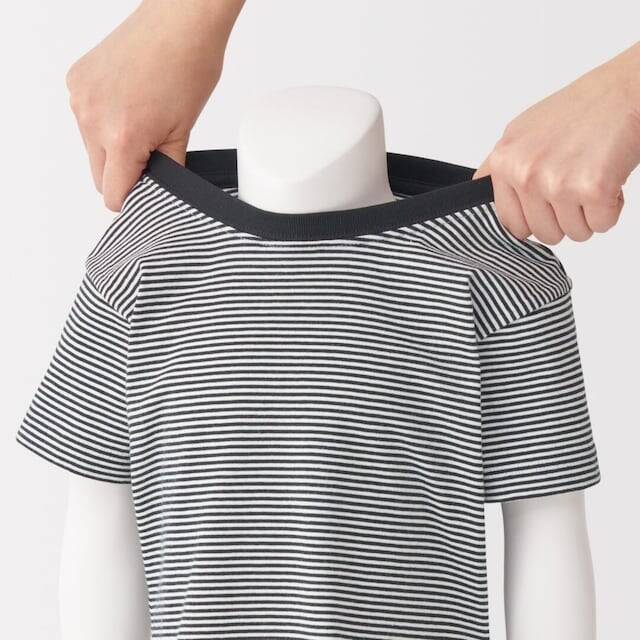 【無印良品】頭がするっと通る！ 着替えが楽になる「ベビー天竺編みTシャツ」が新登場