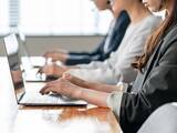 「45歳以上女性の4割が「入社以来異動なし」。ミドルシニア女性に広がるキャリア格差の実態」の画像1