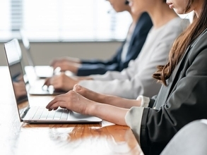 45歳以上女性の4割が「入社以来異動なし」。ミドルシニア女性に広がるキャリア格差の実態