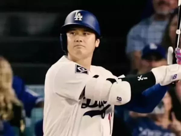 大谷翔平、愛犬・デコピンを公開！ オフのリラックスした姿「今はご家族と一緒にゆっくり休んでください」