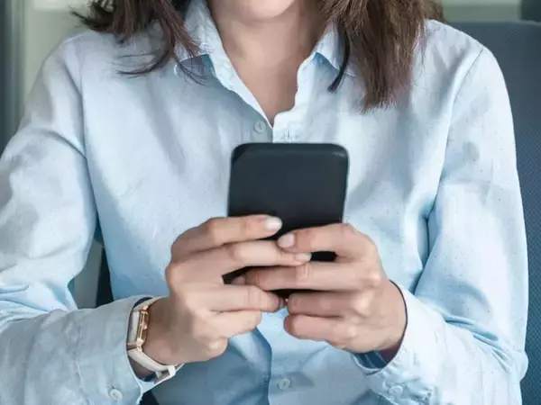 Q. 「スマホを触らないだけで痩せやすくなる」って本当ですか？【管理栄養士が回答】