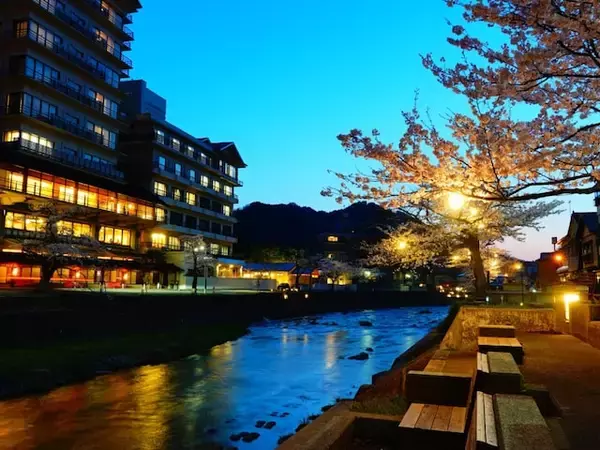 【山形県】下駄を鳴らすそぞろ歩きが似合う「あつみ温泉」の魅力とは？ 風情ある街で3つの足湯を堪能