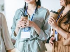 “生来の色気”が嫉妬の対象に？ 「男にこびている」と言われ続けた40歳女性の苦悩