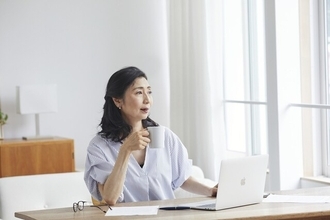 60代前半、夫が亡くなり遺族年金を受給しています。パート収入が増えると遺族年金は課税されてしまうの？