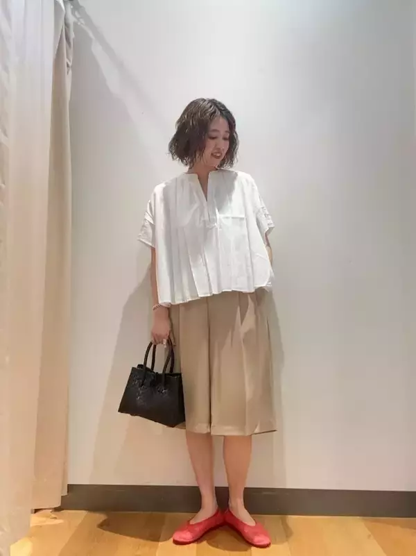 「「汗が脚をツツーッと流れ落ちて不快」40代が避けたい真夏のNGボトムス！今が旬のおすすめアイテムは？」の画像