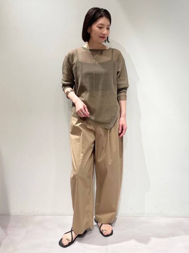 秋のトレンドを意識した「40代のおしゃれ残暑コーデ」 体型カバーも期待できるカジュアルスタイル3選