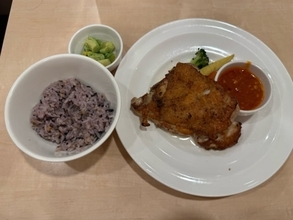 「ダイエットしてるの？」やす子、昼ご飯に反響！ 「なんか寂しく見える」「安くて美味しいよね」