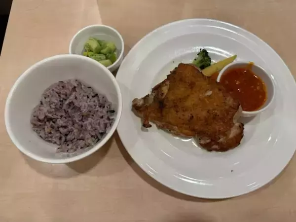 「ダイエットしてるの？」やす子、昼ご飯に反響！ 「なんか寂しく見える」「安くて美味しいよね」