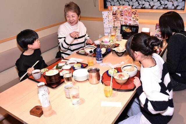 SNSで話題を呼んだ「和食系ファミレス？」「そば店では？」東海地方でなじみのチェーン「サガミ」とは