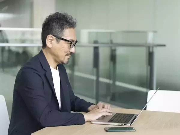 収入が月によって変わり、支払いが多くて生活費が残らず老後が不安。家計を立て直すには？