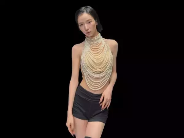 「しなやかな美筋」NiziU・マヤ、大胆衣装で圧巻スタイルを披露！ 「体型が綺麗すぎる」「え、、美し」