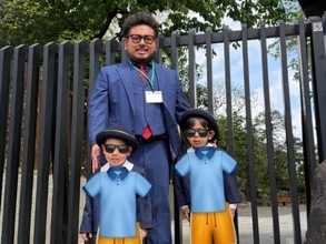 「檻から出さないで」人気芸人、ほっこり親子ショットのはずが「身代金要求用の写真に見える」の声！