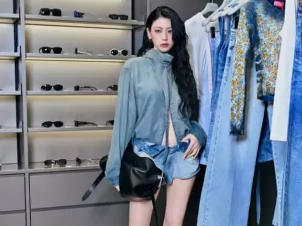 タトゥーで話題の三吉彩花、圧巻スタイル＆超ミニ丈パンツから美脚を披露！ ベッドの上でくつろぐ姿も