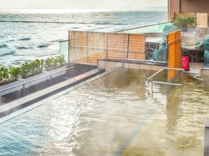 「羽田に向かう飛行機が飛び交い」千葉県の“スーパー銭湯ランキング1位”に称賛の声！ 「海が見える露天が最高」