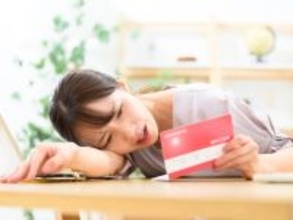 「貯金が思うように増えない」新宿区在住の36歳女性、年収500万円。実家に月3万円入れつつ「2年以内に出たい」