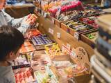 「「100円を握りしめて買い物を楽しむ時代は終わってしまった」38歳女性が駄菓子屋で聞いた悲しい現実…」の画像1