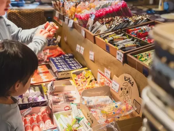 「100円を握りしめて買い物を楽しむ時代は終わってしまった」38歳女性が駄菓子屋で聞いた悲しい現実…