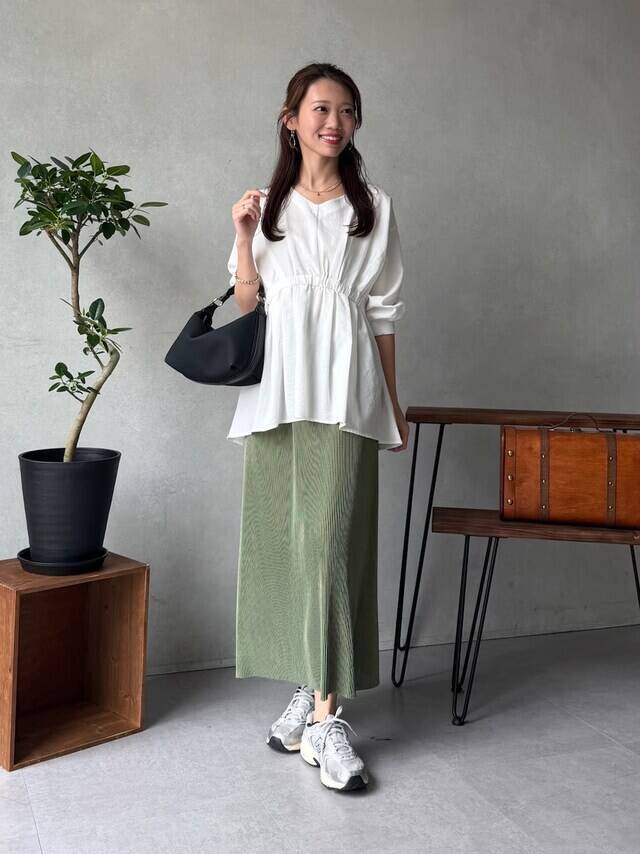40代女性の体型カバーに◎ トレンドの「ペプラムトップス」を使った“映える”スタイル4選
