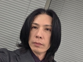 「思ってた5億倍スネイプ先生」人気配信者、ハリポタ人気キャラ激似の自撮りに反響！ 「似過ぎやwww」