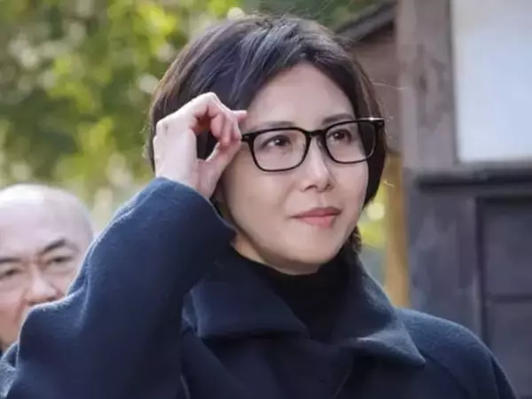 【男性が選ぶ】手が美しいと思う50代女性俳優ランキング！ 2位「松嶋菜々子」を抑えた1位は？【2026年調査】