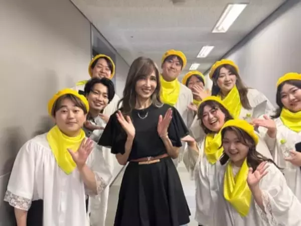 「いろいろ初体験で」工藤静香、美脚際立つ番組オフショットに反響！ 「笑いジワが増えました笑」