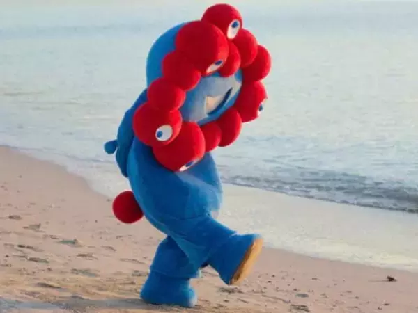 「ミャクミャク様がこんなスタイル良く美人化するとは」ご当地アイドル、衝撃コスプレ姿が話題に！