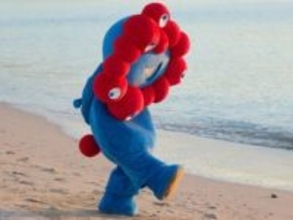 「ミャクミャク様がこんなスタイル良く美人化するとは」ご当地アイドル、衝撃コスプレ姿が話題に！