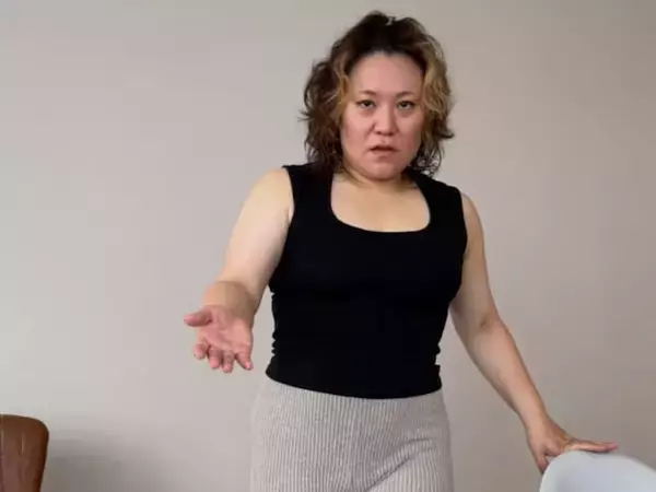 「景観法違反な気が」バービー、“人間界は探り探り”のファッションを披露！ 「イケてる」「え、可愛い」