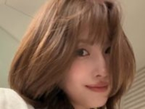 「バスローブももちゃんだと！」TWICE・モモ、バスローブ姿を披露！ 「危ないから気をつけてね」の声も