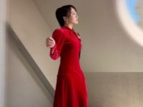 「また痩せた？」本田望結、ほっそりウエストが際立つ真っ赤なドレス姿を披露！ 「赤が似合うなぁ…」