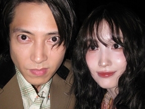 「やまぴー近いぞぉ笑」TWICE・モモ、山下智久とのツーショットに反響「ビジュ最強」「可愛すぎる」