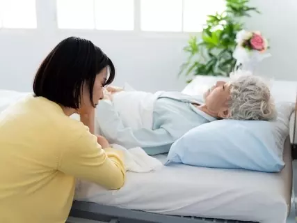 「私の老後はどうなるの……」80代両親の介護で、非正規雇用しか選べない。氷河期世代女性の焦り