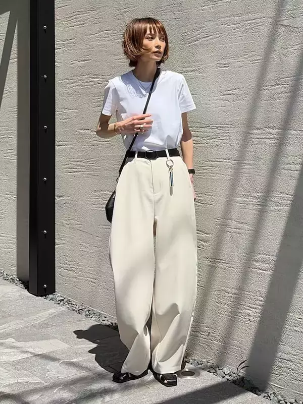 「【無印良品】汗じみが気にならない！上質なのに1490円！涼感Tシャツでつくる40代のシンプル夏コーデ」の画像