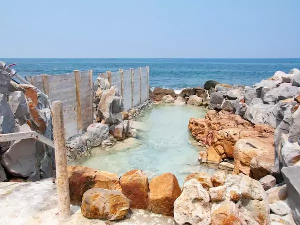 【和歌山県】「海を眺めながら開放的な温泉に入りたい」白浜温泉の魅力とは？ 白良浜の絶景、美食を堪能