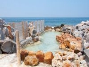 【和歌山県】「海を眺めながら開放的な温泉に入りたい」白浜温泉の魅力とは？ 白良浜の絶景、美食を堪能