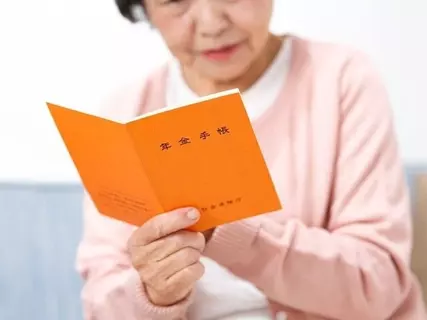 衝撃の「211万円の壁」年金受給額が1万円多いだけで、手取り約7万円減！