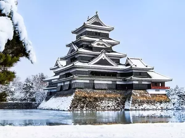 【2026年】冬に行きたい「雪景色が似合う城」ランキング！ 2位は「松本城」、1位は？【専門家の解説も】