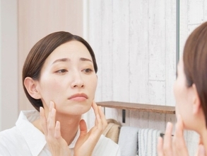 顔のたるみの原因はガチガチ頭皮？ スマホの見過ぎで悪化も……簡単にできる頭皮ほぐしで輪郭が変わる！