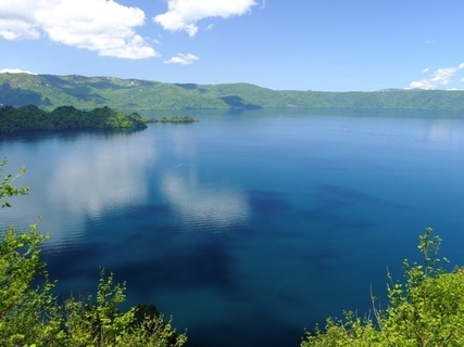 青森県で「外国人観光客にすすめたい温泉地」ランキング！ 2位「十和田湖温泉郷」を抑えた1位は？ 【2025年調査】