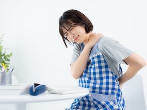 29歳女性、家事手伝いとフリーランスで年収150万円。「税金の出費が大きいので…」お金の悩みとは？