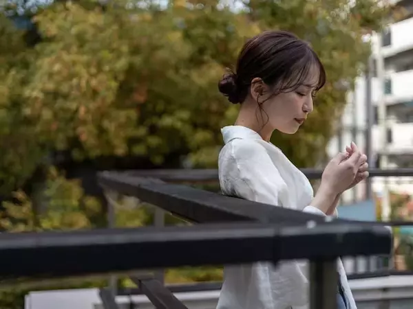 「いちいち口出しされるのはうざい」35歳・会社員女性、年収400万円。貯金600万円でも実家を出ない理由