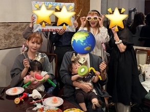 「一歳誕生日会！」中川翔子、夫＆母と双子のバースデーを祝う家族ショットを公開！ 「大きくなったなあ」